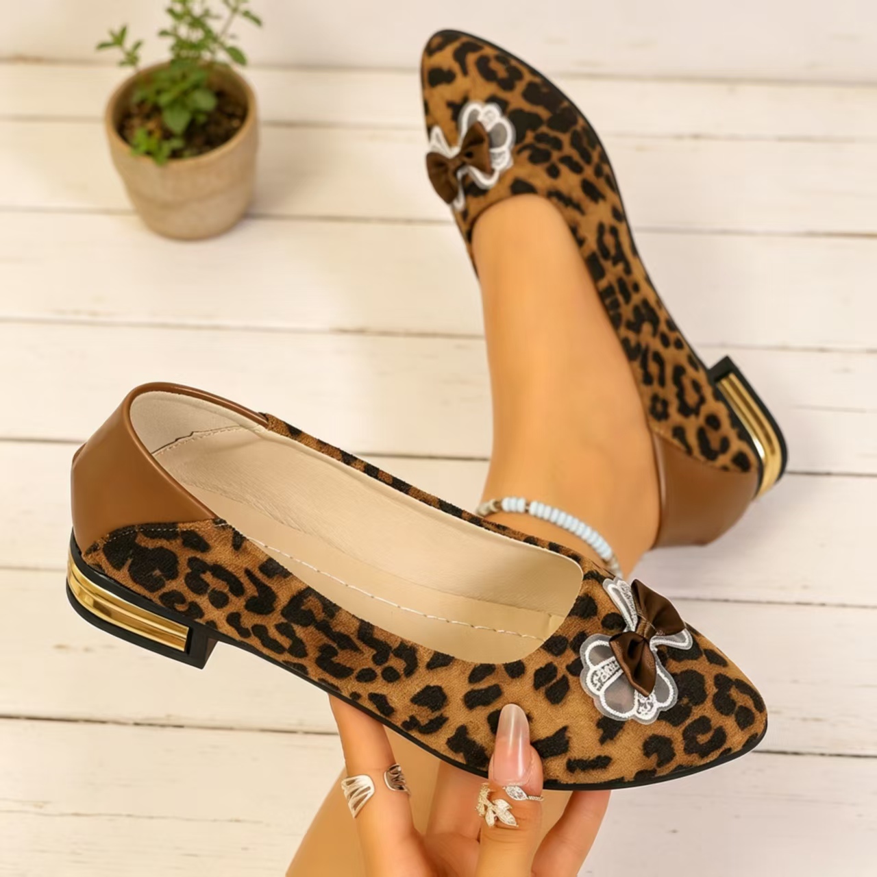 Women Fashion Heels - Sepatu Wanita Model Pumps Ujung Runcing